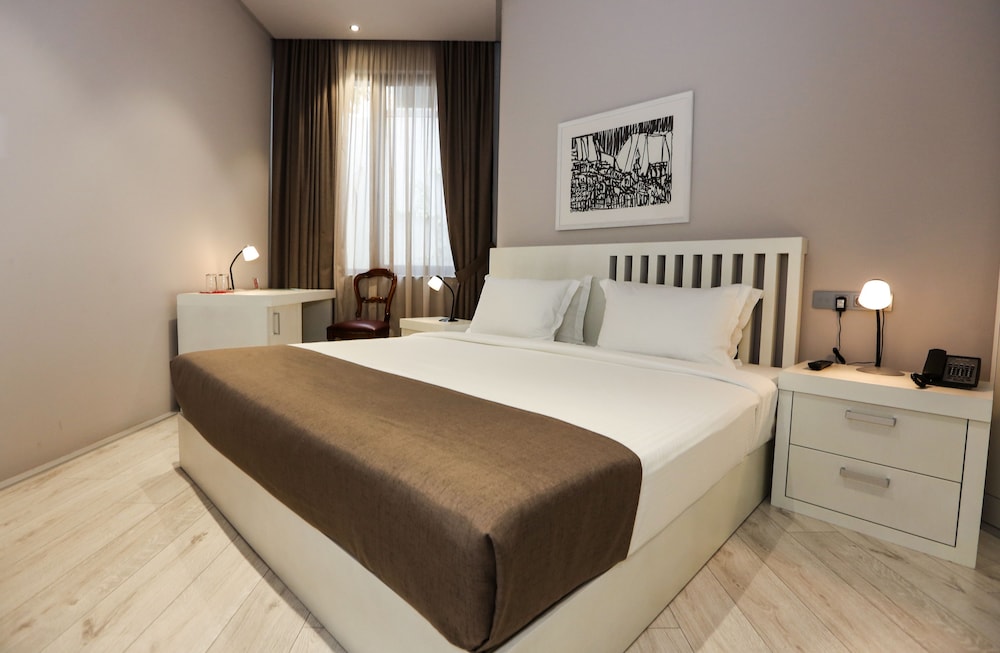 metro hotel tirana