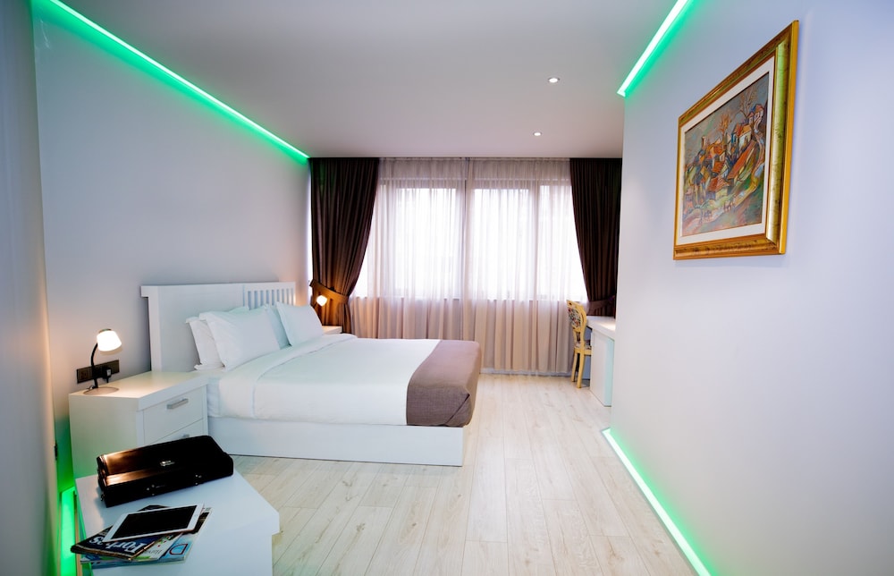 metro hotel tirana