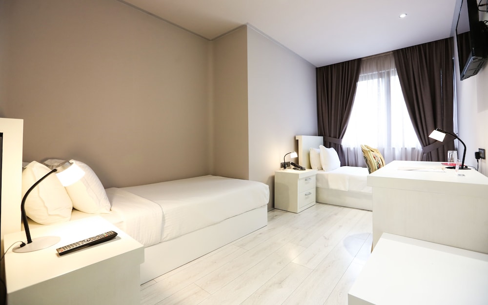 metro hotel tirana