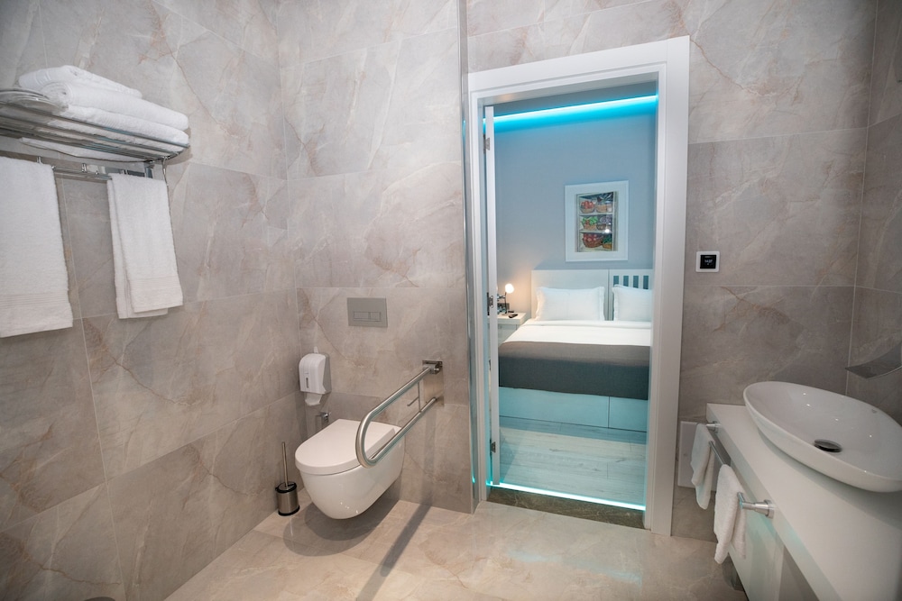 metro hotel tirana