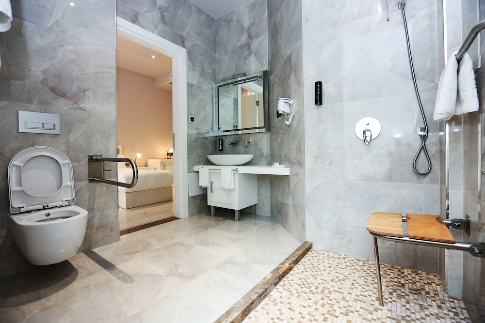 metro hotel tirana