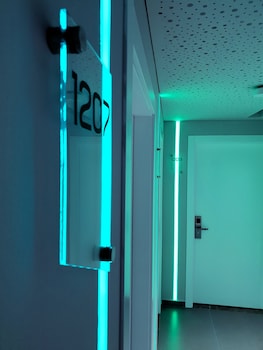 metro hotel tirana