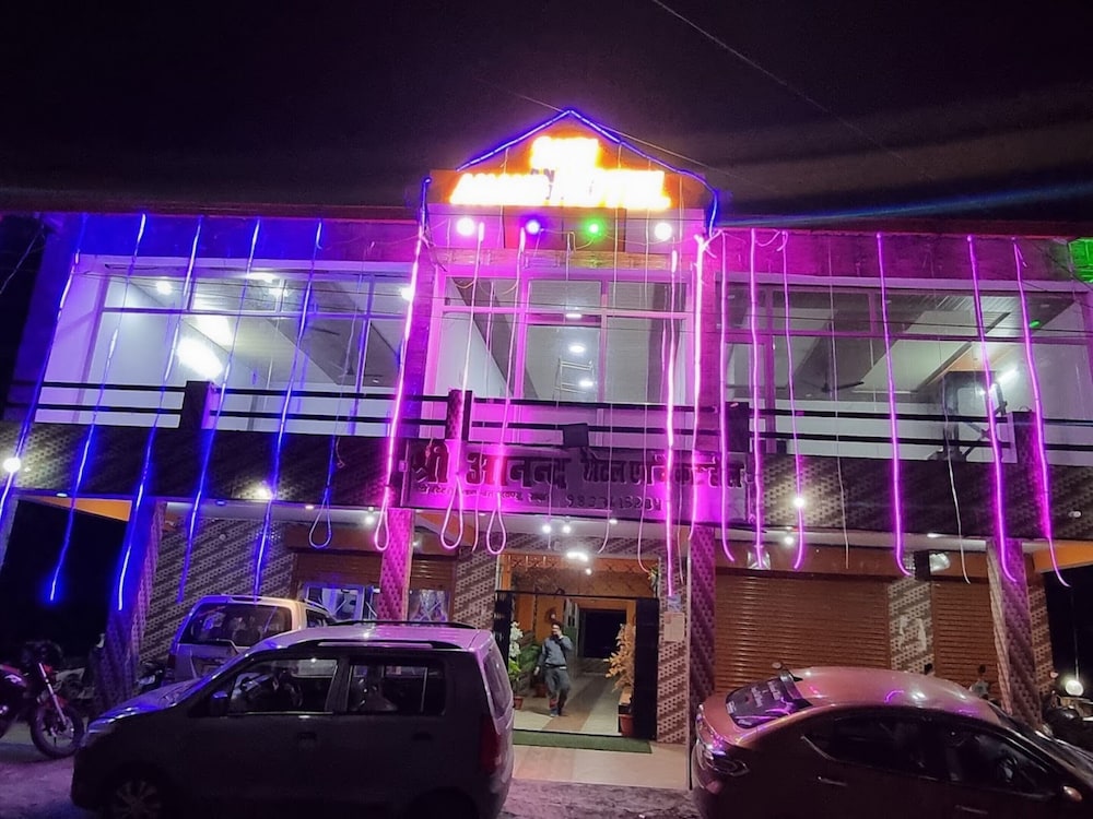 shri anand hotel berinag