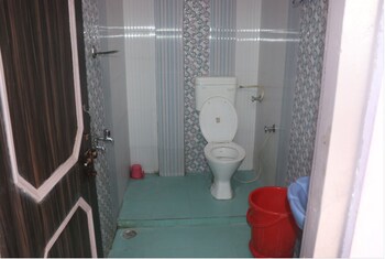 shri anand hotel berinag