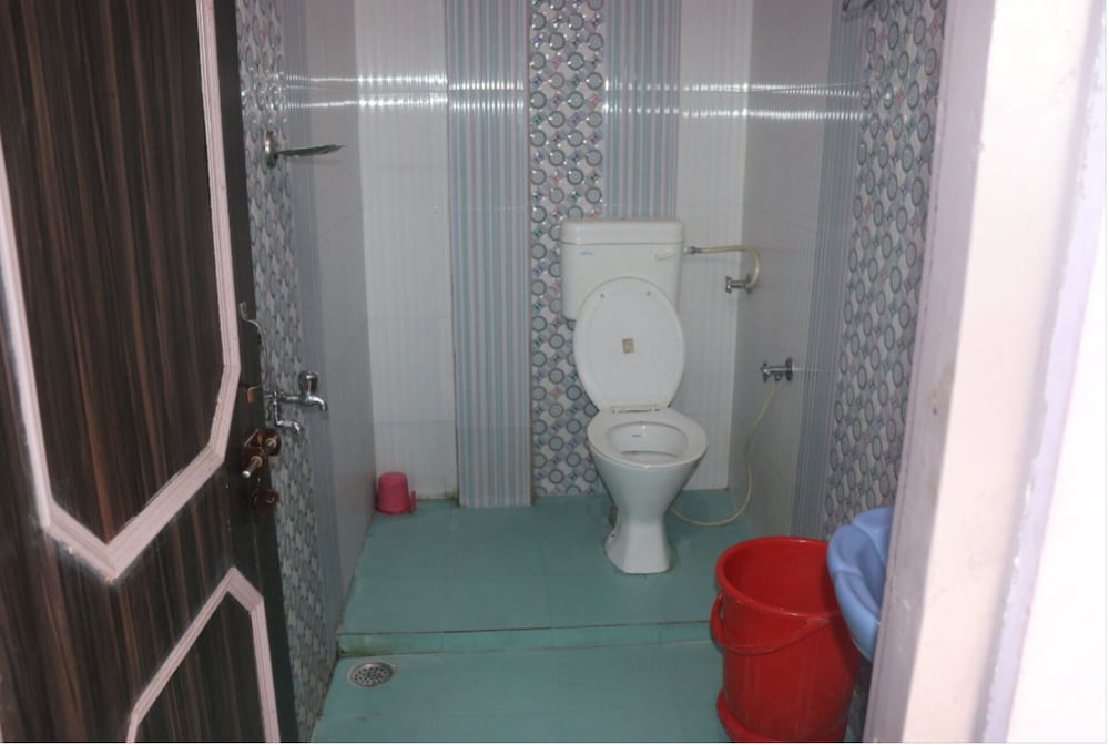 shri anand hotel berinag