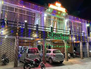 shri anand hotel berinag