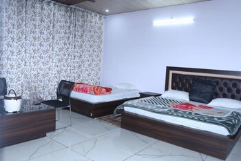 shri anand hotel berinag