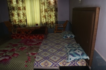 shri anand hotel berinag