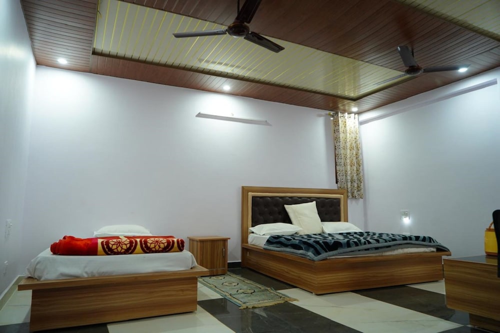 shri anand hotel berinag
