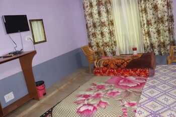 shri anand hotel berinag