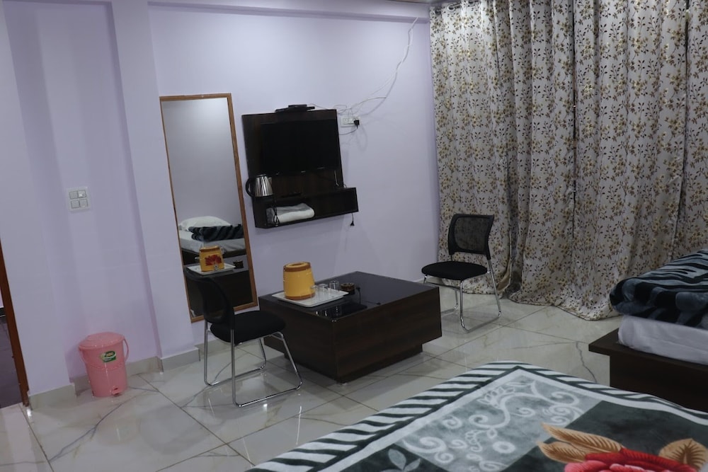 shri anand hotel berinag