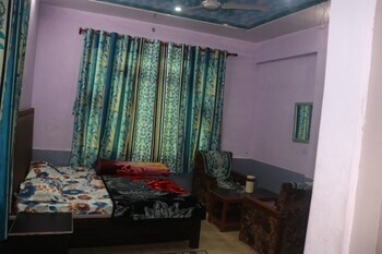 shri anand hotel berinag