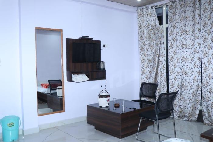 shri anand hotel berinag