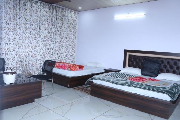 shri anand hotel berinag