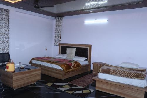 shri anand hotel berinag