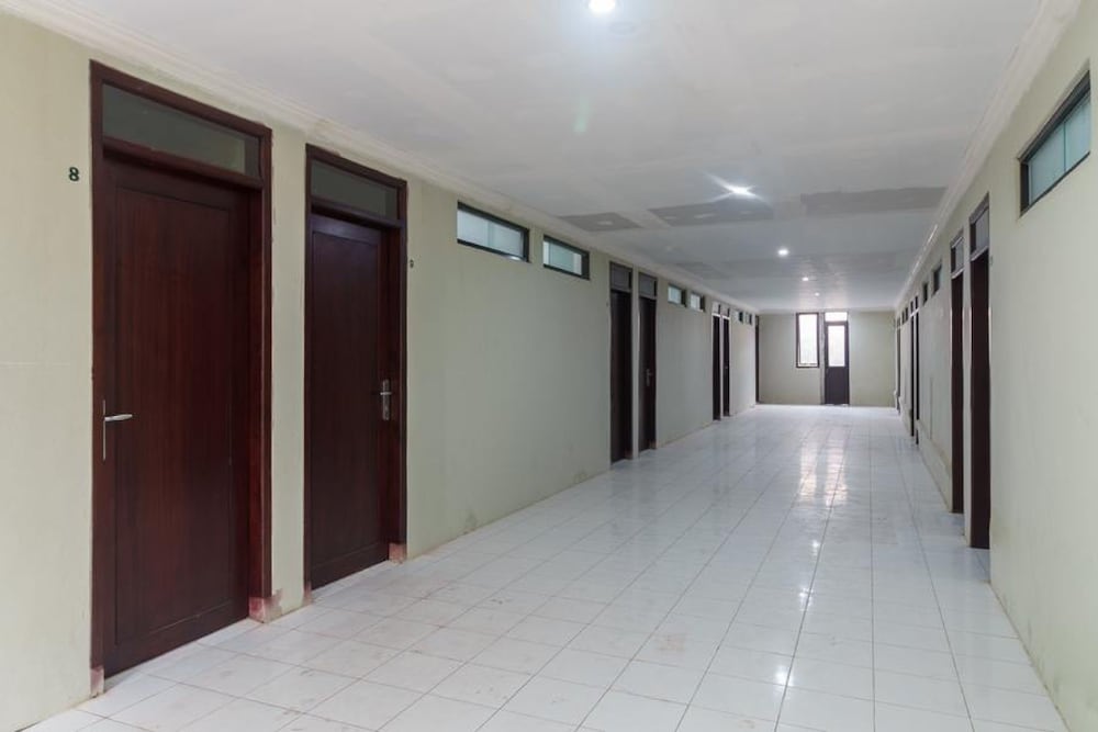reddoorz near cikampek mall karawang