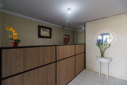 reddoorz near cikampek mall karawang