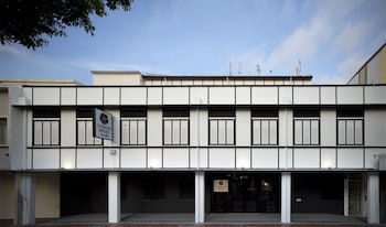 venue hotel the lily