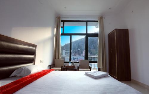 hotel tapovan cottage