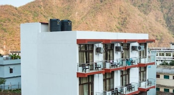 hotel tapovan cottage