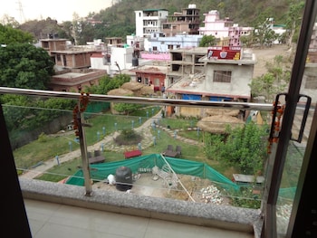 hotel tapovan cottage