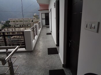 hotel tapovan cottage