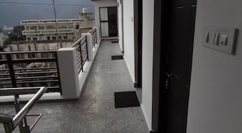 hotel tapovan cottage