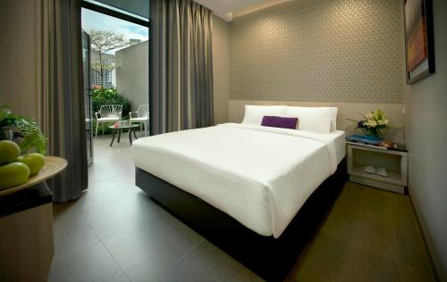 v hotel bencoolen