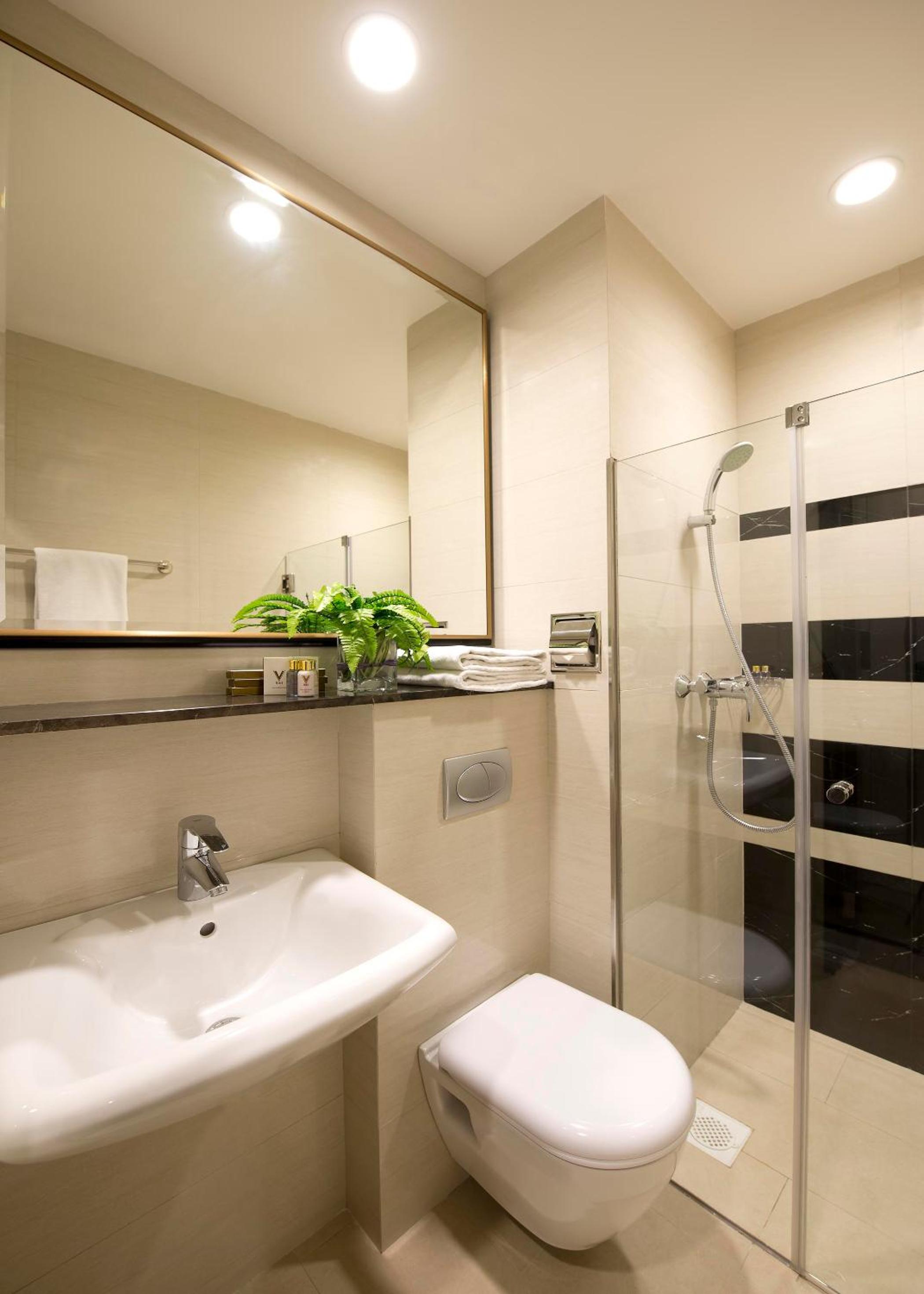 v hotel bencoolen