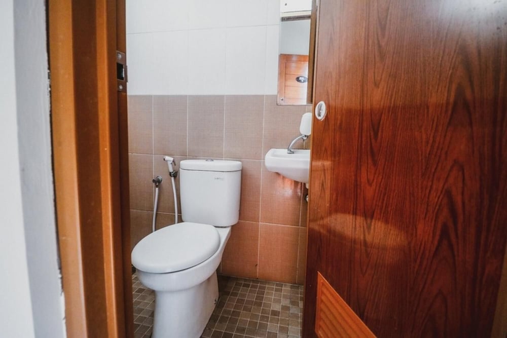 reddoorz plus near semanggi