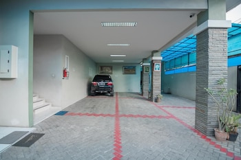 reddoorz plus near semanggi