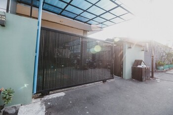 reddoorz plus near semanggi