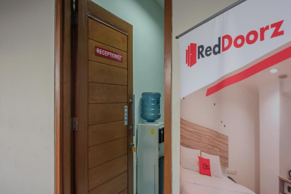 reddoorz plus near semanggi