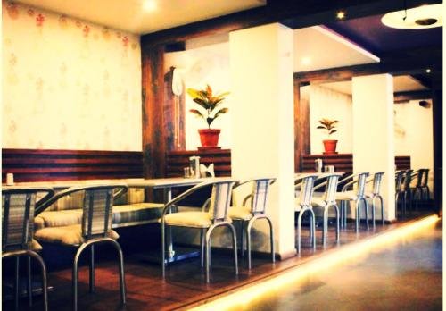 hotel radhika deluxe