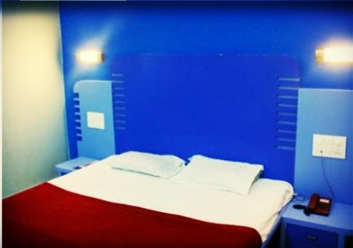 hotel radhika deluxe