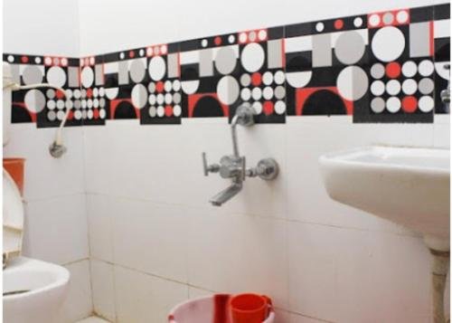 hotel radhika deluxe