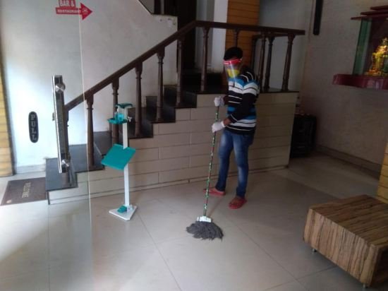 hotel radhika deluxe