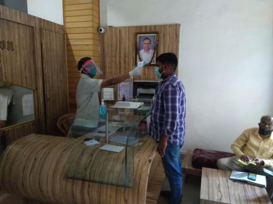 hotel radhika deluxe