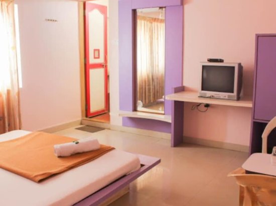 hotel radhika deluxe