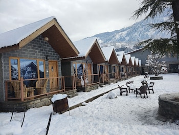 winterfell the stay unique river front resort