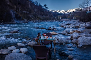 winterfell the stay unique river front resort