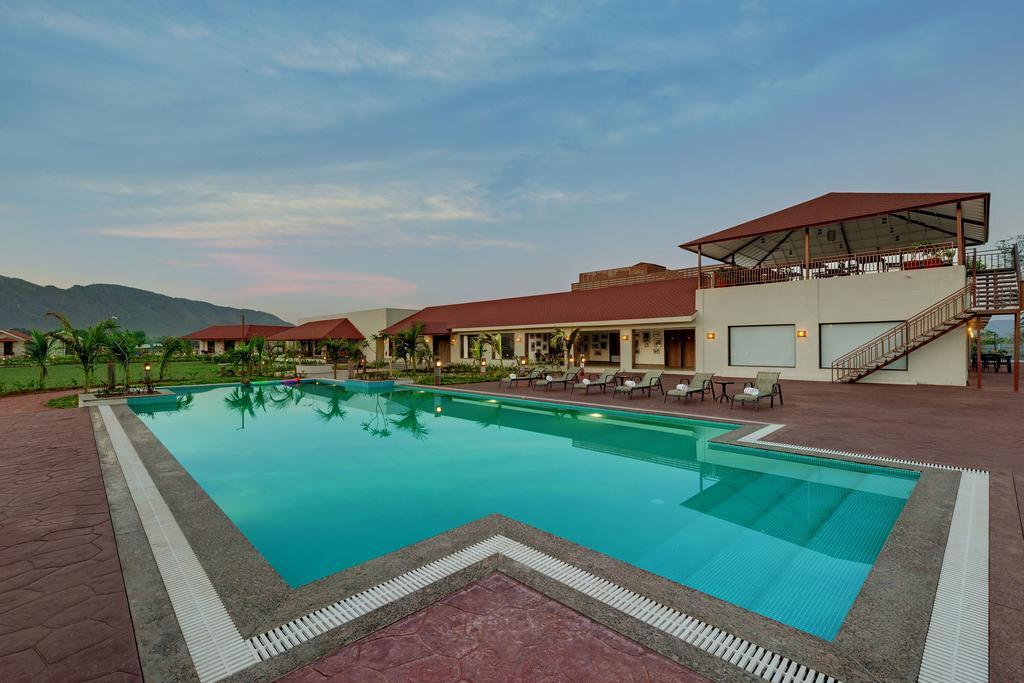 the fern sattva resort polo forest