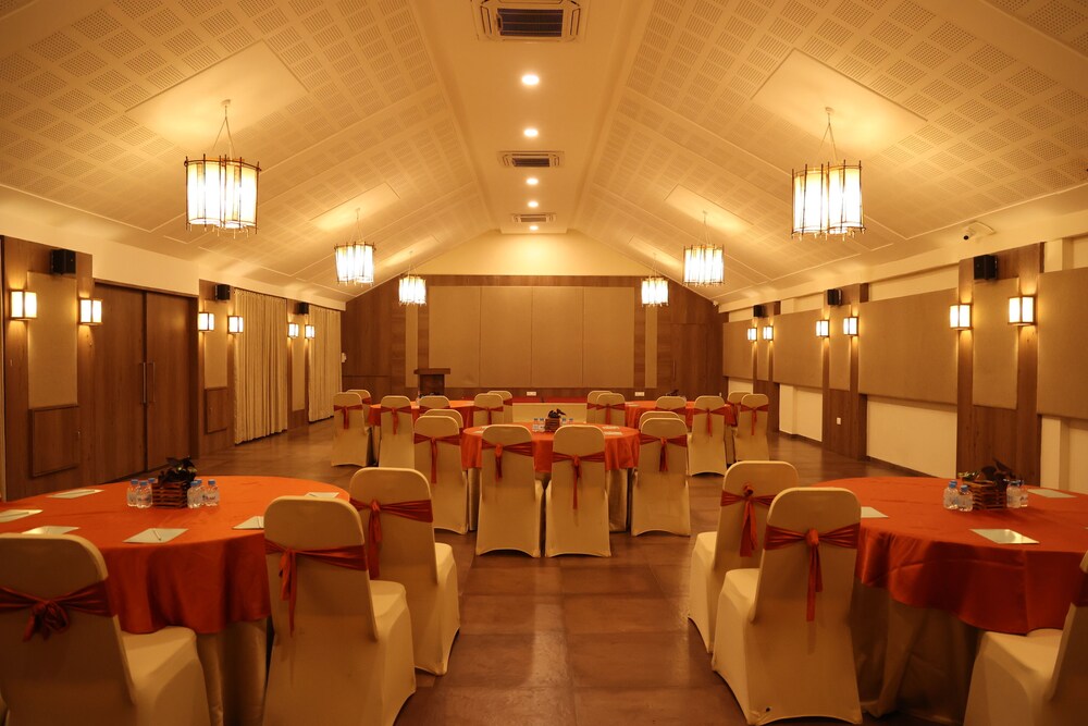 the fern sattva resort polo forest