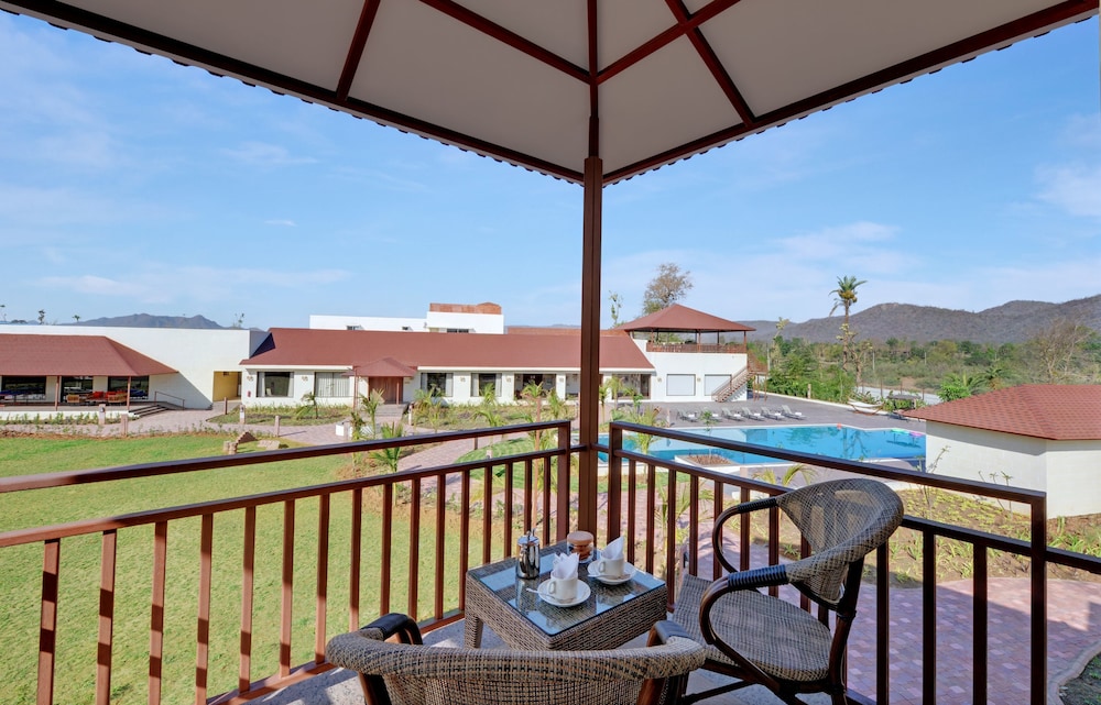 the fern sattva resort polo forest
