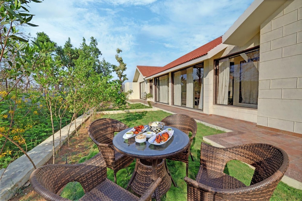 the fern sattva resort polo forest