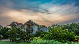 the fern sattva resort polo forest