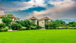the fern sattva resort polo forest