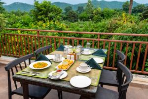 the fern sattva resort polo forest