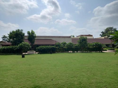 the fern sattva resort polo forest