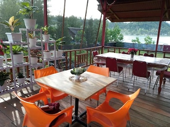 pondok oma surf simeulue